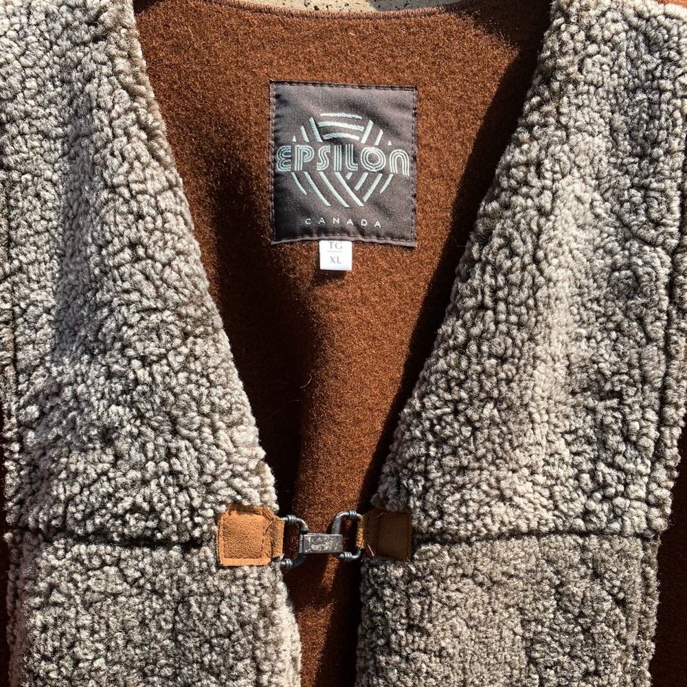 ❌SOLD❌ Sherpa genuine sheepskin and Chestnut Brown wool sleeveless jacket vest - Picture 7 of 9